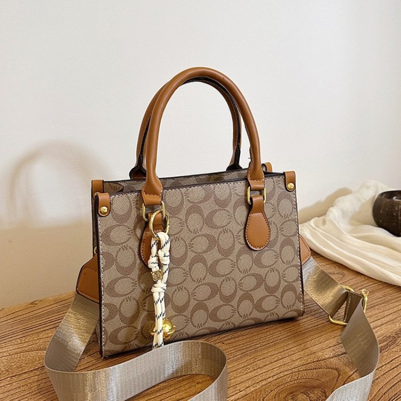 Luxury Must-Have Tote Designer - огляд і ціна Luxury Bags Must Have