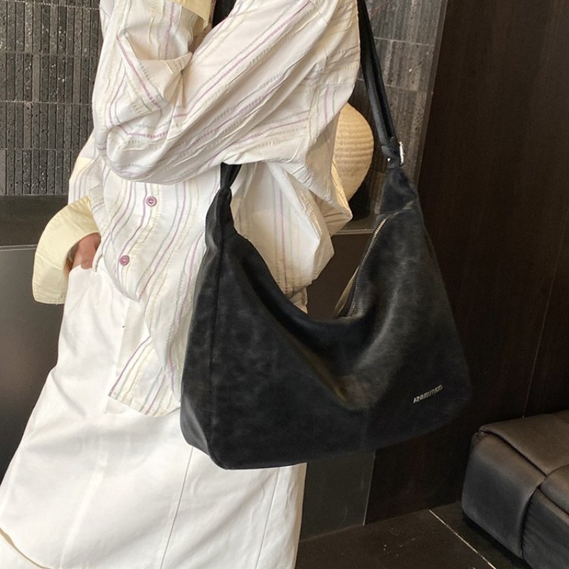 Luxe Essential Designer Diaper - огляд і ціна Luxury Bags Must Have