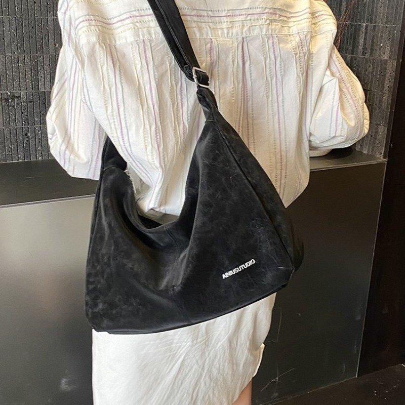 Luxe Essential Designer Diaper - огляд і ціна Luxury Bags Must Have