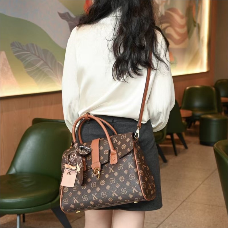 Light luxury brand women's bag - огляд і ціна Luxury Bags Collection