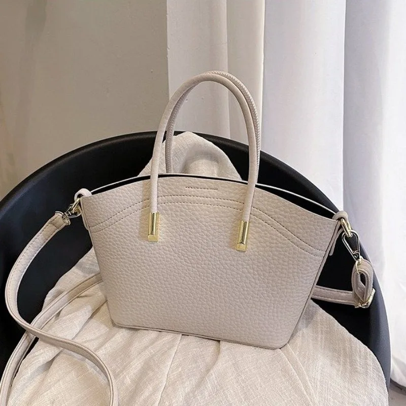 Luxury Must-Have Tote Designer - огляд і ціна Luxury Bags Must Have